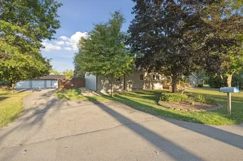 911 Evanston, Jackson, MI 49202 photo 2
