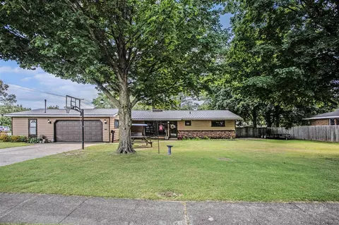 Exterior - 460 E Clinton St, Constantine, MI 49042 photo 4 of 12