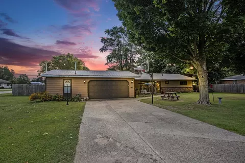 460 E Clinton St, Constantine, MI 49042