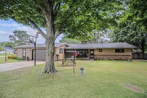 Exterior - 460 E Clinton St, Constantine, MI 49042 photo 5 of 12