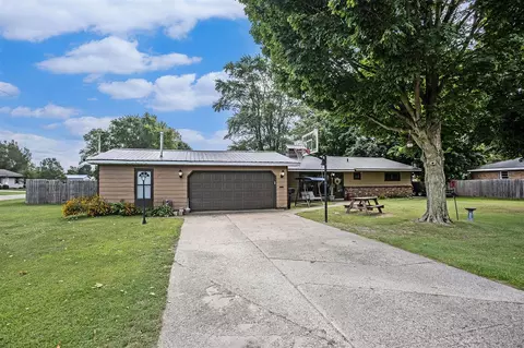 Exterior - 460 E Clinton St, Constantine, MI 49042 photo 6 of 12