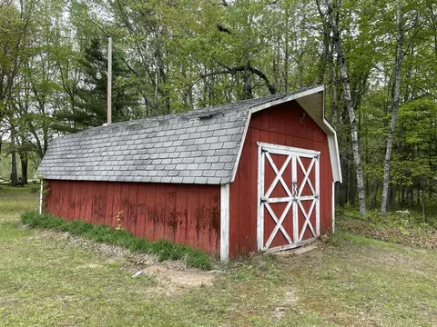 651 Boman, Gladwin, MI 48624 photo 3