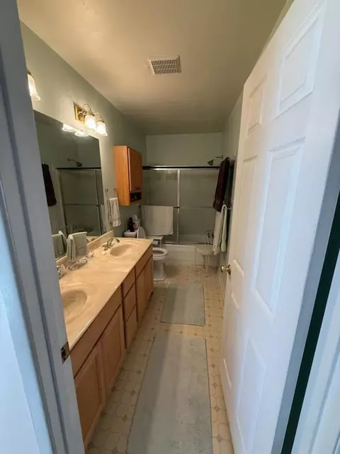 Bath - 2741 Roundtree, Troy, MI 48083 photo 1 of 2