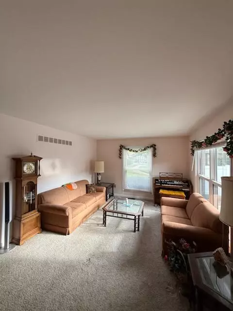 Living - 2741 Roundtree, Troy, MI 48083 photo 4 of 4