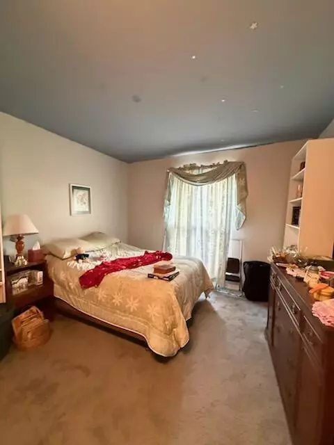 Bedroom - 2741 Roundtree, Troy, MI 48083 photo 4 of 5