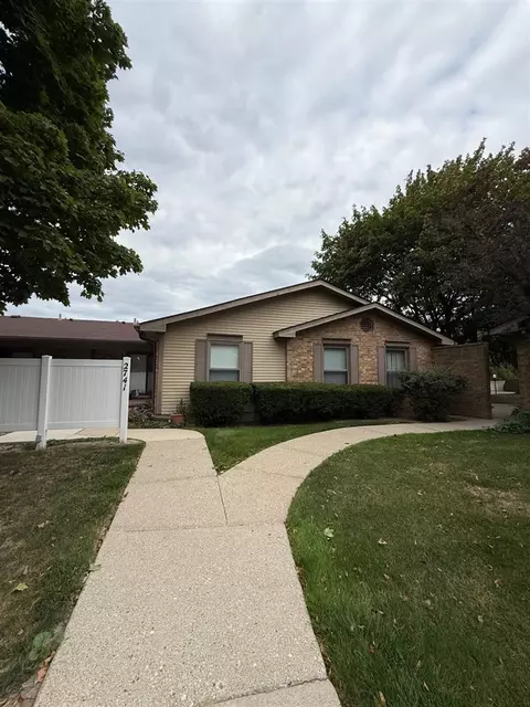2741 Roundtree, Troy, MI 48083