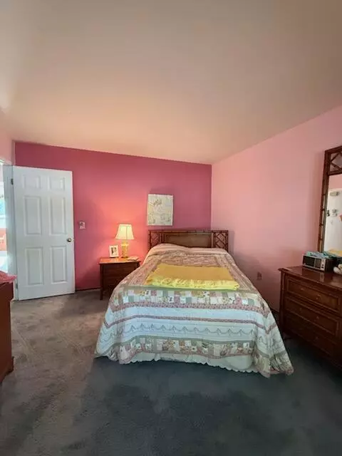 Bedroom - 2741 Roundtree, Troy, MI 48083 photo 1 of 5