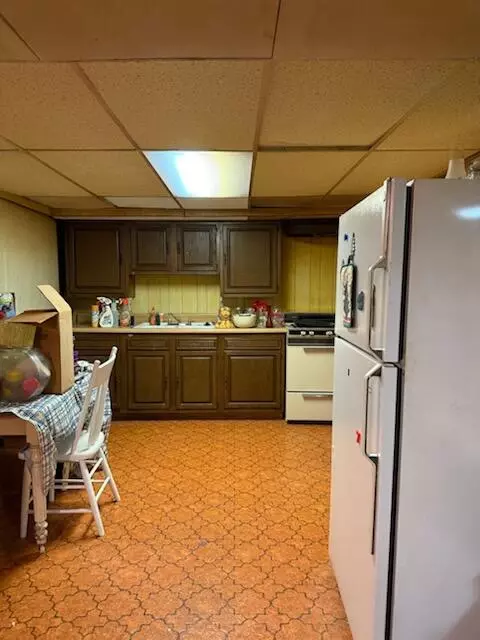 Kitchen - 2741 Roundtree, Troy, MI 48083 photo 2 of 2