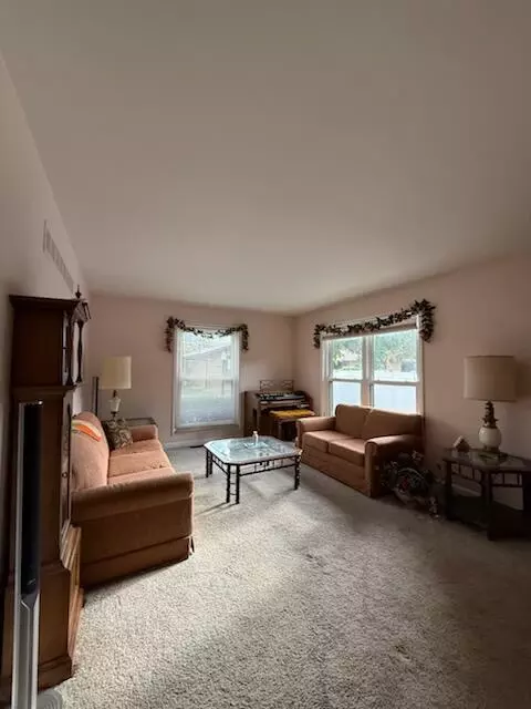 Living - 2741 Roundtree, Troy, MI 48083 photo 1 of 4
