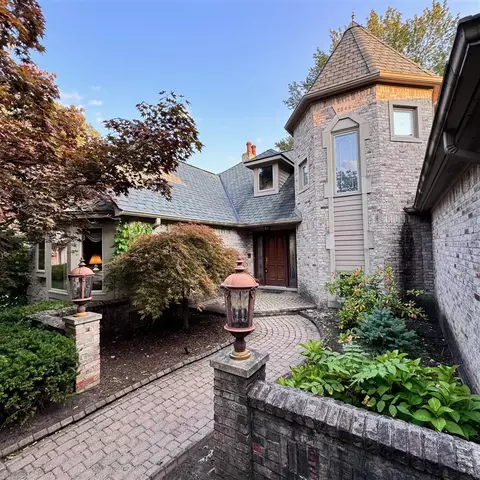 2845 Hunters Blf, Bloomfield Hills, MI 48304