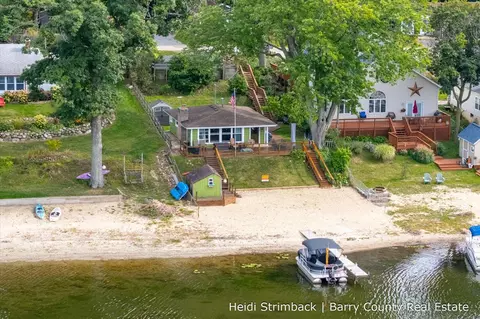 7512 S Crooked Lk, Delton, MI 49046