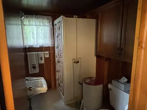 Bath - 13697 Lower Bayside, Belding, MI 48809 photo 1 of 1