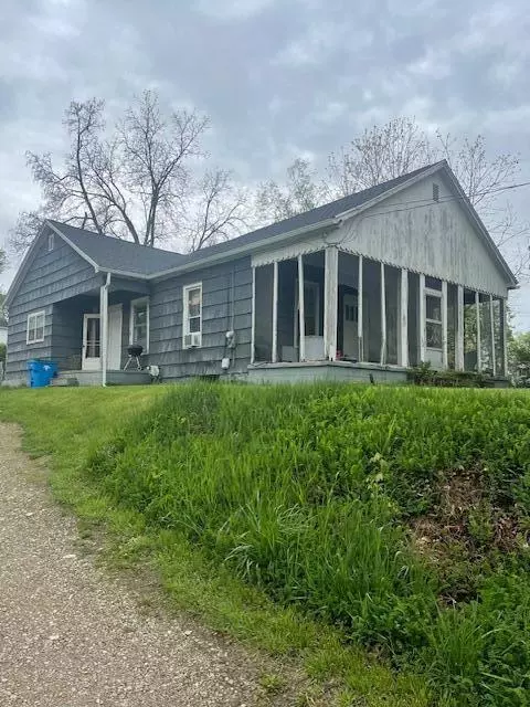 621 E Michigan, Grass Lake, MI 49240