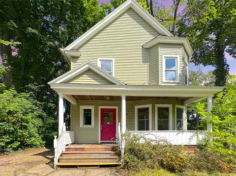 1332 Summit, Kalamazoo, MI 49006