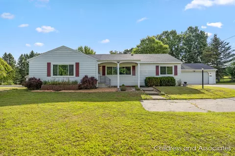 9811 SW Greenville, Greenville, MI 48838