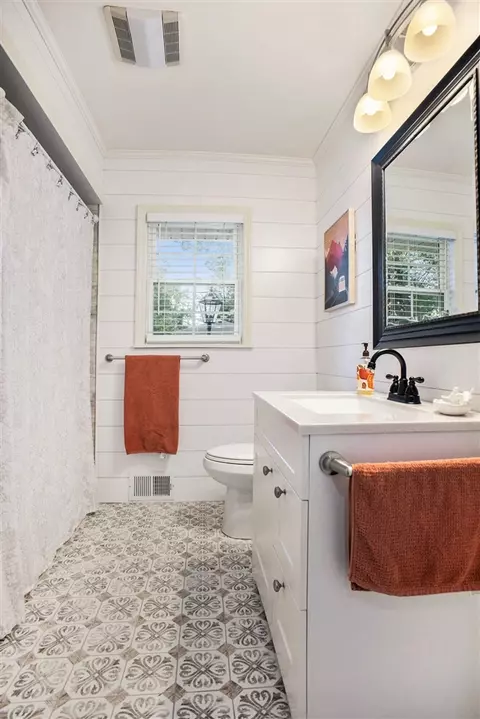Bath - 3816 Stonewall, Jackson, MI 49203 photo 2 of 2