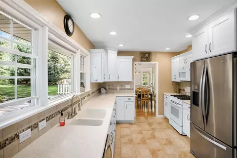 Kitchen - 3816 Stonewall, Jackson, MI 49203 photo 2 of 2