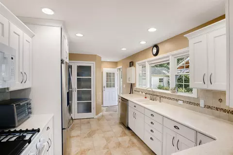 Kitchen - 3816 Stonewall, Jackson, MI 49203 photo 1 of 2