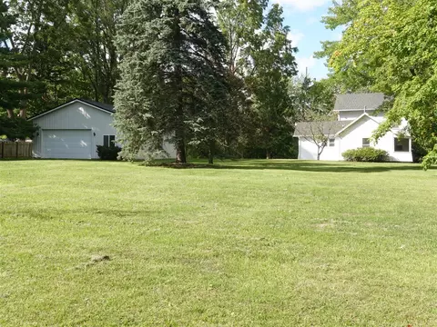 215 New St, Stanton, MI 48888