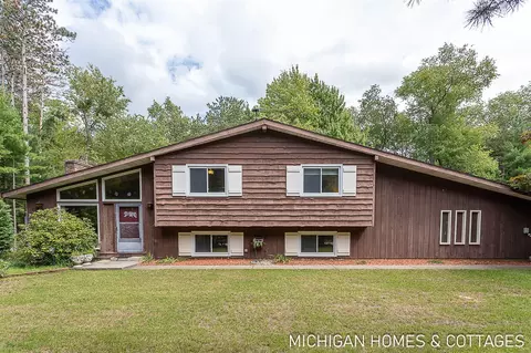 4040 Estate, Holland, MI 49424
