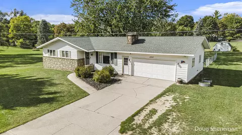 4707 Cannonsburg, Belmont, MI 49306