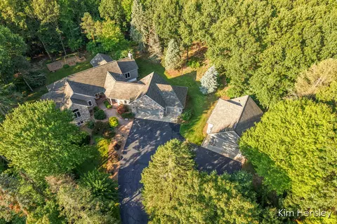 2260 Sprucewood, Belmont, MI 49306
