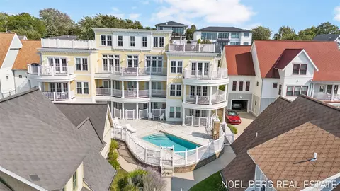 333 Cottage #103, Grand Haven, MI 49417