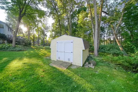 Exterior - 6232 Burning Tree, Jackson, MI 49201 photo 10 of 15