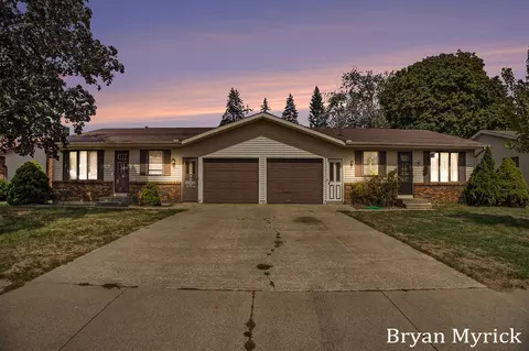 469 W 30th, Holland, MI 49423