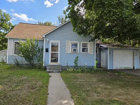 203 E Van Deinse, Greenville, MI 48838
