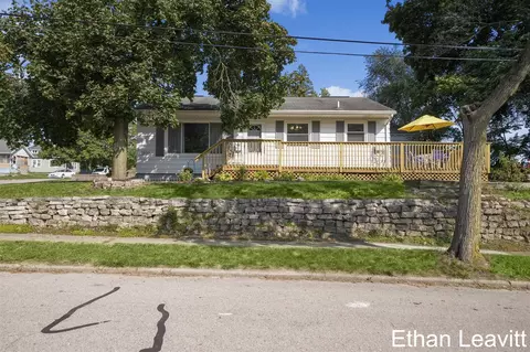 1100 Coldbrook, Grand Rapids, MI 49503