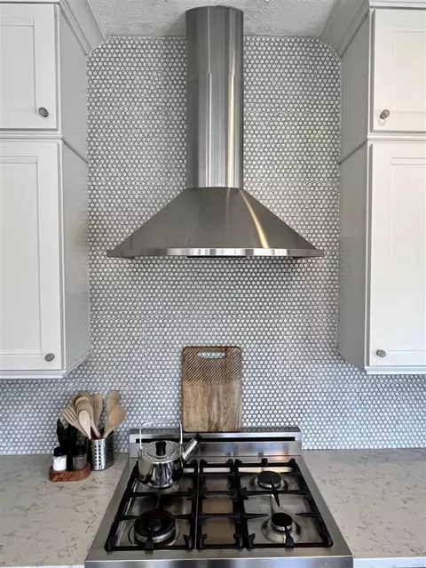 Kitchen - 8866 Cascade, Ada, MI 49301 photo 5 of 6