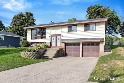 2717 Valley, Walker, MI 49544
