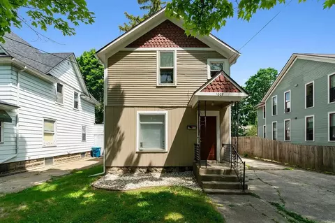 1009 Oak, Kalamazoo, MI 49008