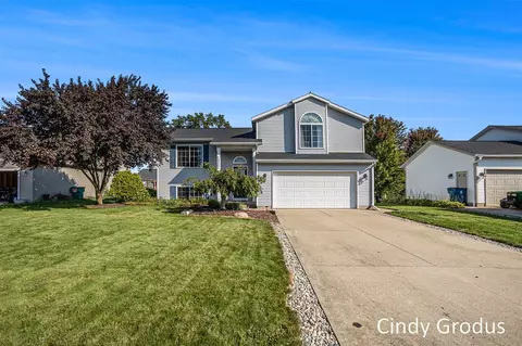 10301 Lynwood, Zeeland, MI 49464