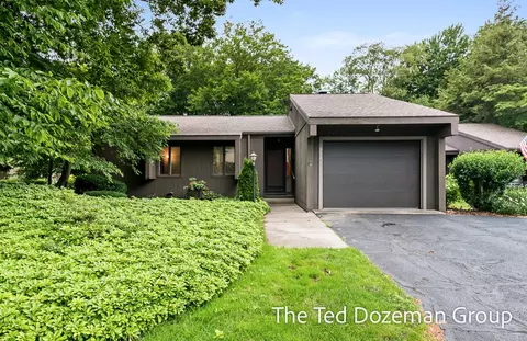 804 Brook Vlg, Holland, MI 49423