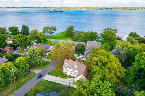 22306 E Riv, Grosse Ile, MI 48138 photo 4