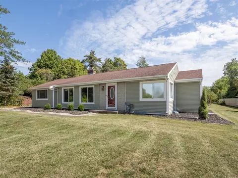 641 10th, Plainwell, MI 49080