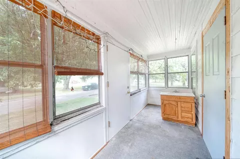 1315 Locust, Jackson, MI 49203 photo 5