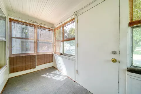 1315 Locust, Jackson, MI 49203 photo 6