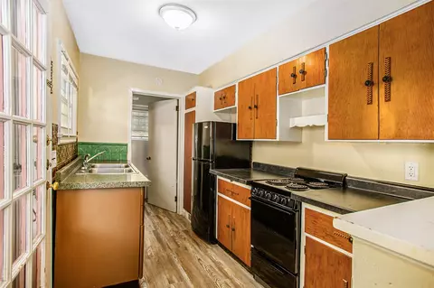 Kitchen - 317 E Chart, Plainwell, MI 49080 photo 4 of 4