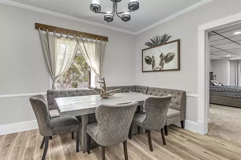 Dining - 212 N Bowen, Jackson, MI 49202 photo 2 of 3