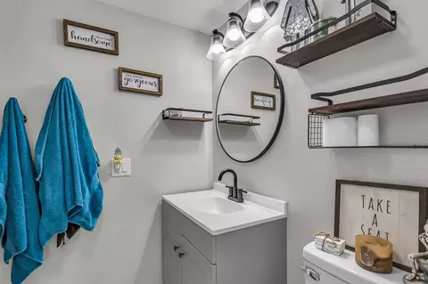 Bath - 212 N Bowen, Jackson, MI 49202 photo 1 of 3