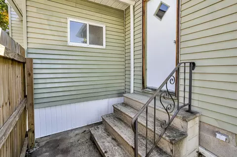 Exterior - 212 N Bowen, Jackson, MI 49202 photo 7 of 9
