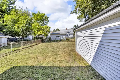 Exterior - 212 N Bowen, Jackson, MI 49202 photo 5 of 9