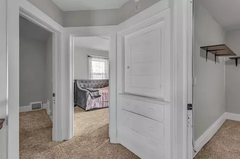Entry Way - 212 N Bowen, Jackson, MI 49202 photo 2 of 3