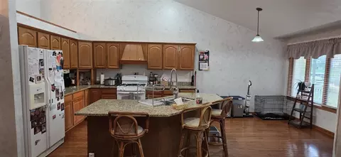 Kitchen - 748 Tomahawk, Coldwater, MI 49036 photo 3 of 3