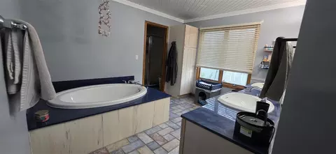 Bath - 748 Tomahawk, Coldwater, MI 49036 photo 2 of 4