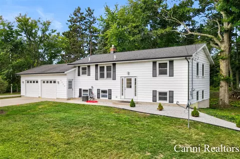 5113 152nd, West Olive, MI 49460