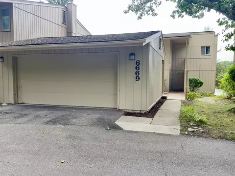 6669 Red Cedar, West Bloomfield, MI 48324